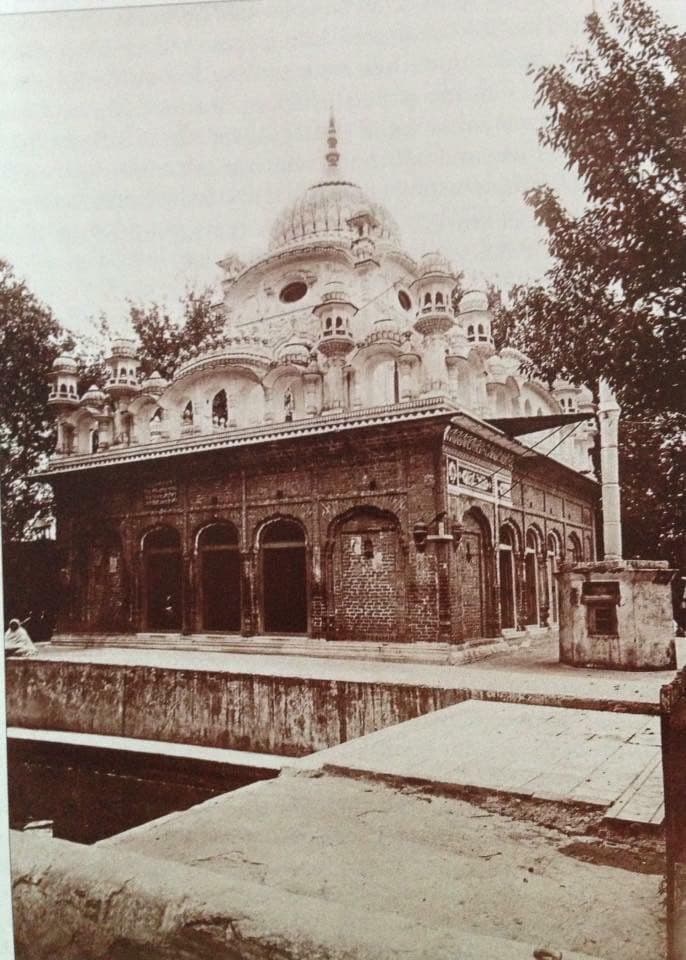 The domed shrine of Gurdwara Panja Sahib at Hasan Abdal, photographed around 1913
