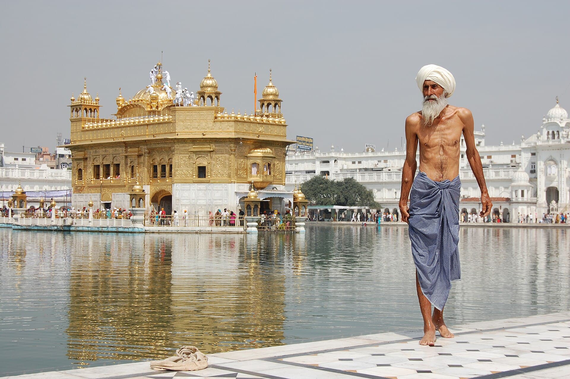 A Sikh pilgrim in contemplation at the Golden Temple
